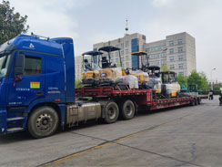 沃爾華集團一批挖掘機和叉車出口南美地區 沃爾華集團一批挖掘機和叉車出口南美地區