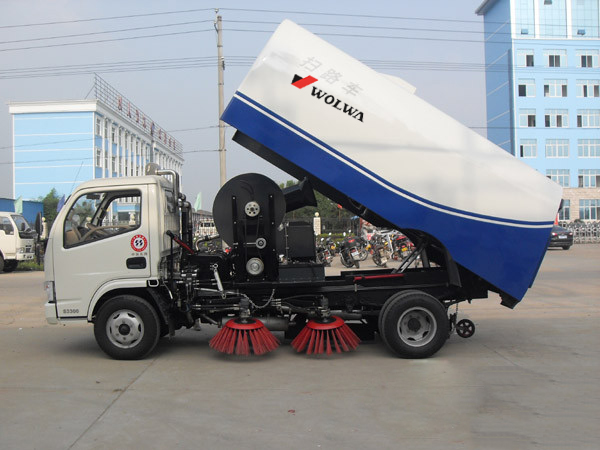 東風福瑞卡掃路車